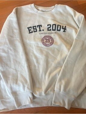 Source Unknown Cream Crewneck Sweatshirt with EST. 2004 Graphic